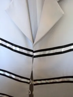 White 3/4 sleeve jacket