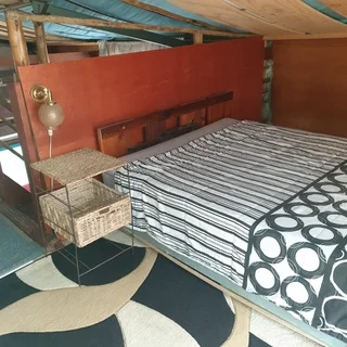 Furnished garden cottage with a loft bedroom in Chartwell North