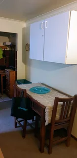 Large furnished cottage with a view on the garden in Chartwell  North