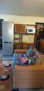 Large furnished garden cottage in Chartwell North