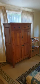 Large furnished garden cottage in Chartwell North