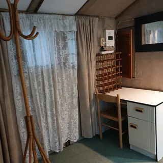 Quaint, furnished two-bedroom garden cottage in Chartwell North