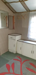 Quaint, furnished two-bedroom garden cottage in Chartwell North