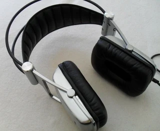 Headphones - Krator Dione C-1140