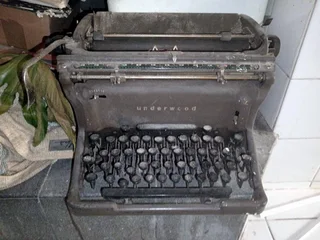Post-1940 Classic Underwood Typewriter