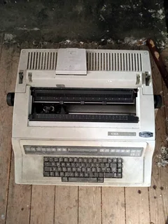 Xerox 620 and 627 Memorywriter Typewriters
