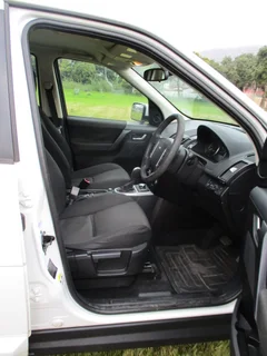 STUNNING WHITE LAND ROVER FREELANDER 2 SD4 - FULL SERVICE HISTORY - 193 000 KM - R129 995 INC R.W.C.