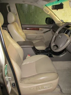 STUNNING 2005 TOYOTA PRADO 4.0 V6 AUTOMATIC - FULL SERVICE HISTORY - R174 995 INCLUDING ROADWORTHY