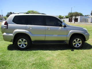 STUNNING 2005 TOYOTA PRADO 4.0 V6 AUTOMATIC - FULL SERVICE HISTORY - R174 995 INCLUDING ROADWORTHY