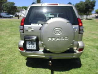 STUNNING 2005 TOYOTA PRADO 4.0 V6 AUTOMATIC - FULL SERVICE HISTORY - R174 995 INCLUDING ROADWORTHY