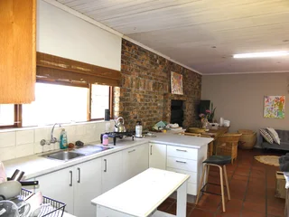 We invite you to view a well maintained, large, two bedroomed, separate entrance Granny Flat.