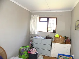 We invite you to view a well maintained, large, two bedroomed, separate entrance Granny Flat.