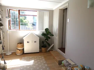 We invite you to view a well maintained, large, two bedroomed, separate entrance Granny Flat.