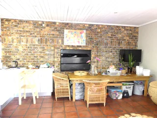 We invite you to view a well maintained, large, two bedroomed, separate entrance Granny Flat.