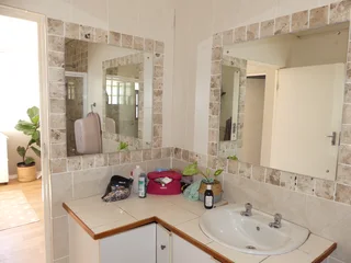 We invite you to view a well maintained, large, two bedroomed, separate entrance Granny Flat.