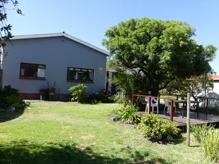 We invite you to view a well maintained, large, two bedroomed, separate entrance Granny Flat.
