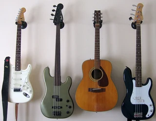 Guitar & Bass Lessons