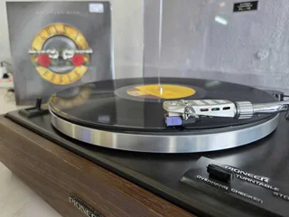 Pioneer PL15 Semi-Automatic Belt Drive Turntable