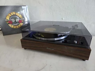 Pioneer PL15 Semi-Automatic Belt Drive Turntable