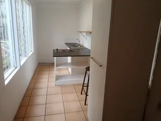 136 Botanic Gardens Rd studio flat 3900 incl water