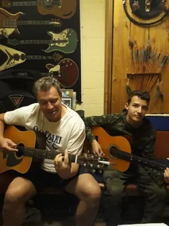 Beginner guitar lessons/Ukulele lessons and Djembe