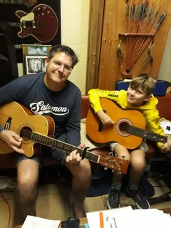 Beginner to advanced Guitar Lessons, ukulele and Djembe drumming