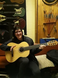 Guitar lessons /Ukulele lessons offered Beginner guitar lessons for kids