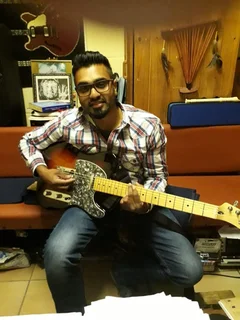 Beginner guitar lessons - Ukulele lessons - Djembe drumming lessons