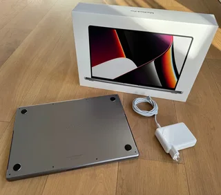 16 Inch M1 Max Chip Macbook PRO 1TB SSD|32GB RAM Excellent Condition In Box With Warranty