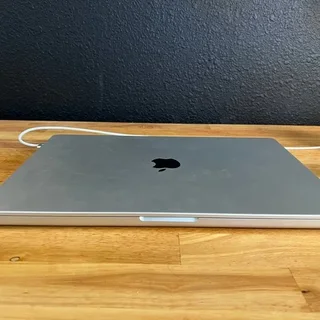 16 Inch M1 Max Chip Macbook PRO 1TB SSD|32GB RAM Excellent Condition In Box With Warranty