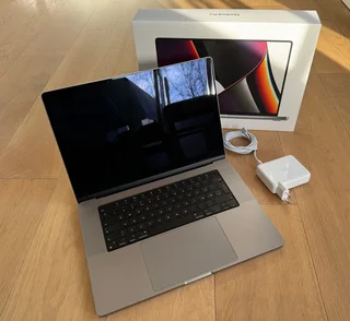 16 Inch M1 Max Chip Macbook PRO 1TB SSD|32GB RAM Excellent Condition In Box With Warranty