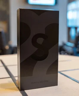 256gb Samsung Galaxy S22 Ultra  Black Excellent Condition In The Box With Accessories And Warranty