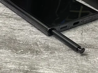 256GB Samsung Galaxy S22 ULTRA  Black Excellent Condition In The Box With Accessories And Warranty