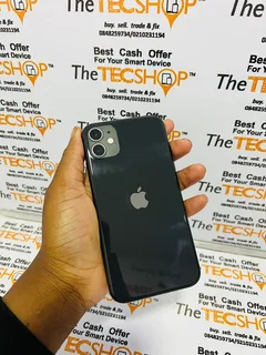64GB BLACK APPLE IPHONE 11 EXCELLENT CONDITION IN THE BOX WITH ALL ACCESSORIES AND WARRANTY
