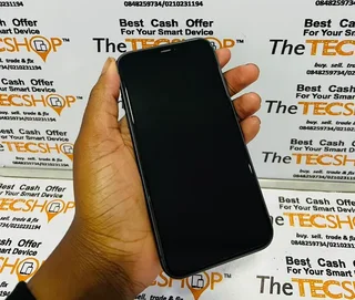 64GB BLACK APPLE IPHONE 11 EXCELLENT CONDITION IN THE BOX WITH ALL ACCESSORIES AND WARRANTY