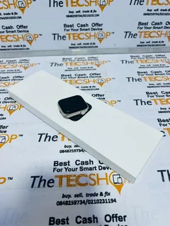 40mm Starlight Apple Watch Sport SE Gen 2 GPS Excellent Condition In The Box  With Warranty