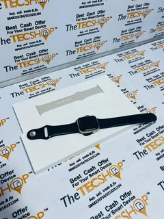 40mm Starlight Apple Watch Sport SE Gen 2 GPS Excellent Condition In The Box  With Warranty