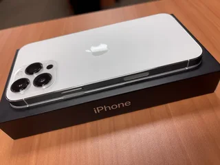 256GB APPLE IPHONE 13 PRO MAX SILVER EXCELLENT CONDITION IN THE BOX WITH ACCESSORIES AND WARRANTY