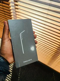 256GB Samsung Galaxy S25 FE Jetblack Brand New Sealed In The Box With All Accessories And Warranty