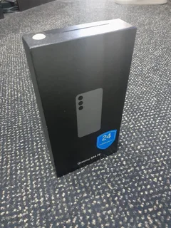 256GB Samsung Galaxy S24 FE Gray As New  In The Box With All Accessories And Warranty