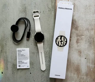 40mm Gold Samsung Galaxy Watch 6 LTE Version Excellent Condition In Box With  Warranty