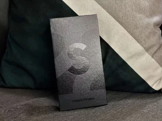 256GB Samsung Galaxy S22 ULTRA  Black Excellent Condition In The Box With Accessories And Warranty