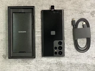 256GB Samsung Galaxy S22 ULTRA  Black Excellent Condition In The Box With Accessories And Warranty