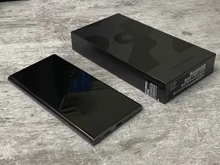 256GB Samsung Galaxy S22 ULTRA  Black Excellent Condition In The Box With Accessories And Warranty