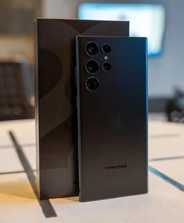 256GB Samsung Galaxy S22 ULTRA  Black Excellent Condition In The Box With Accessories And Warranty