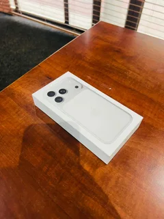 256GB APPLE IPHONE 17 PRO SILVER BRAND NEW SEALED IN BOX WITH ACCESSORIES AND WARRANTY