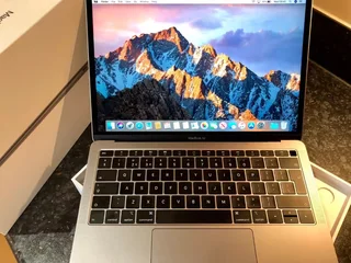 Excellent Condition In The Box 13 Inch M1 Chip MacBook Air 256GB SSD|8GB RAM|Accessories|Warranty