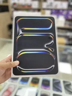 11 Inch Silver M4 iPad Pro 256GB WiFi-Cellular As New In The Box With Accessories And Warranty