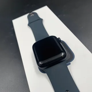 40mm Midnight Apple Watch SE Gen 2 Cellular Version Excellent Condition In The Box  With Warranty