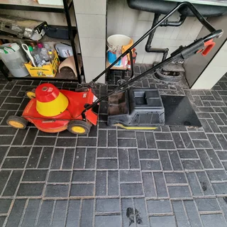 Wolf garden lawn mower like new
